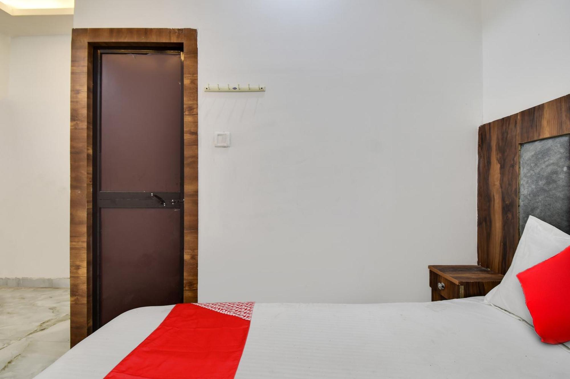 ניו דלהי Hotel O Golden King Guest House מראה חיצוני תמונה