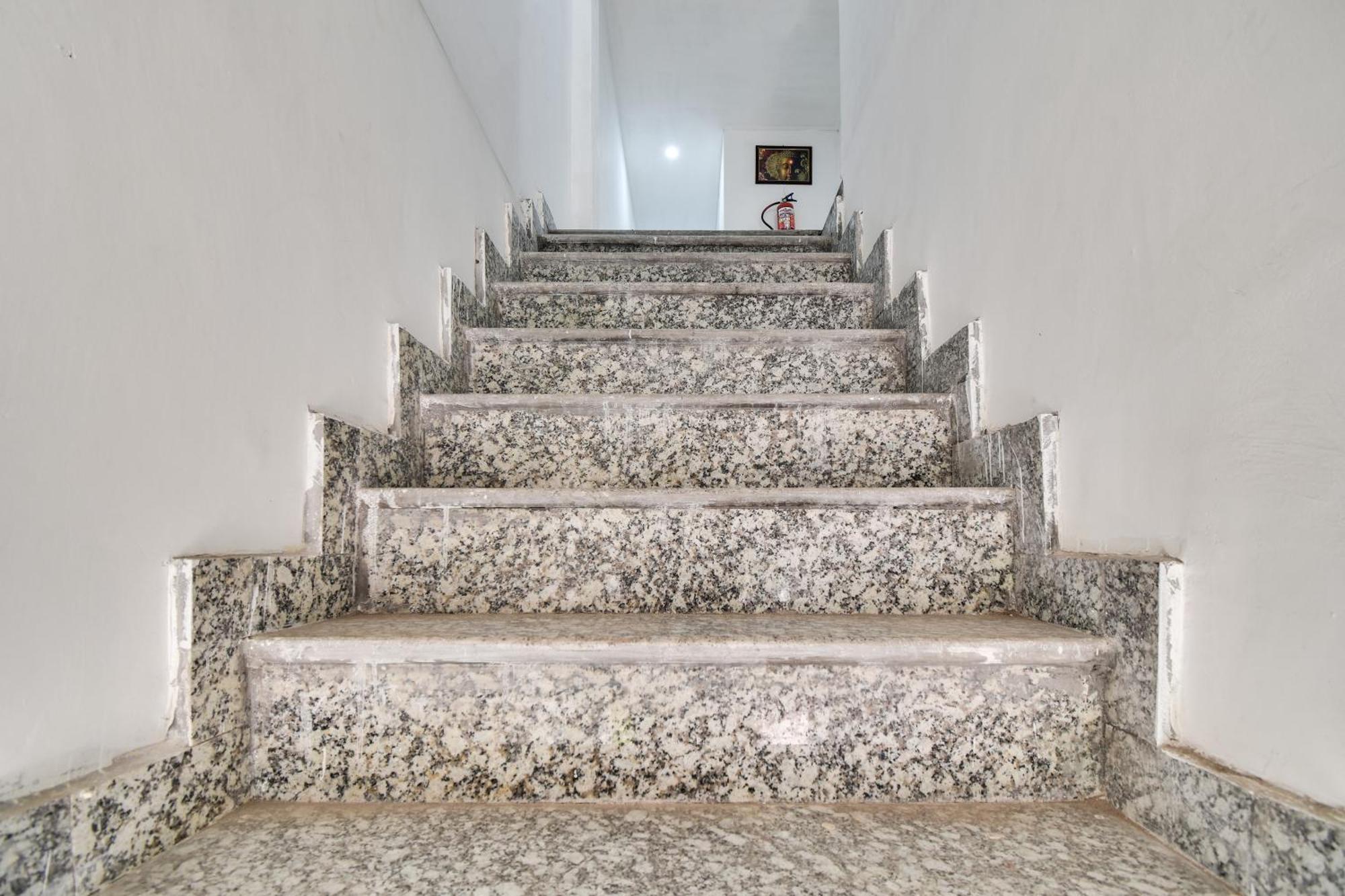 ניו דלהי Hotel O Golden King Guest House מראה חיצוני תמונה
